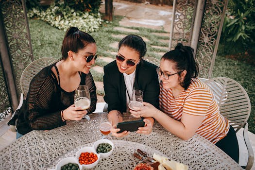 Group of mothers chatting and sharing experiences