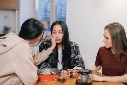 image of a supportive group of mothers sharing experiences